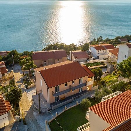 Family Friendly Apartments With A Swimming Pool Stanici, Omis - 18676 Bagian luar foto