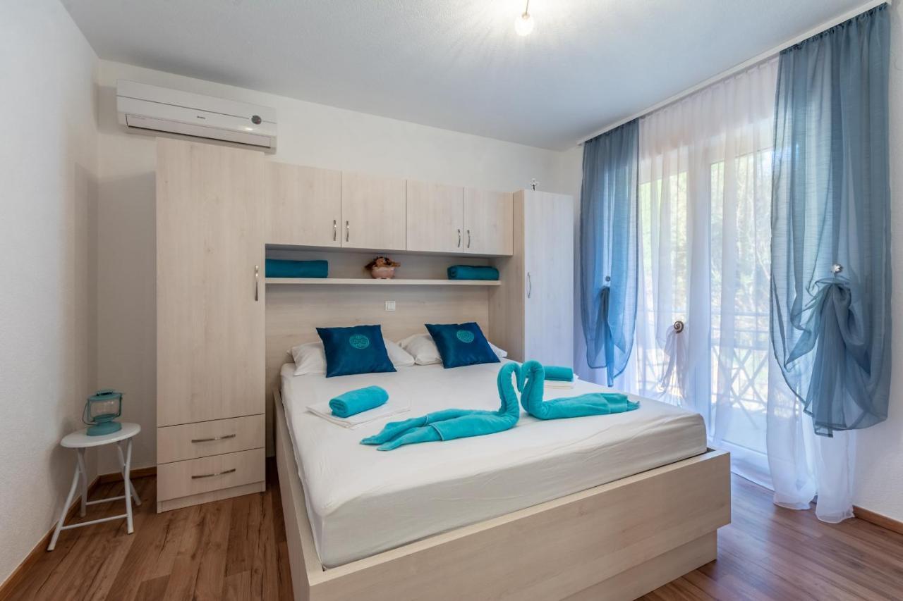 Family Friendly Apartments With A Swimming Pool Stanici, Omis - 18676 Bagian luar foto