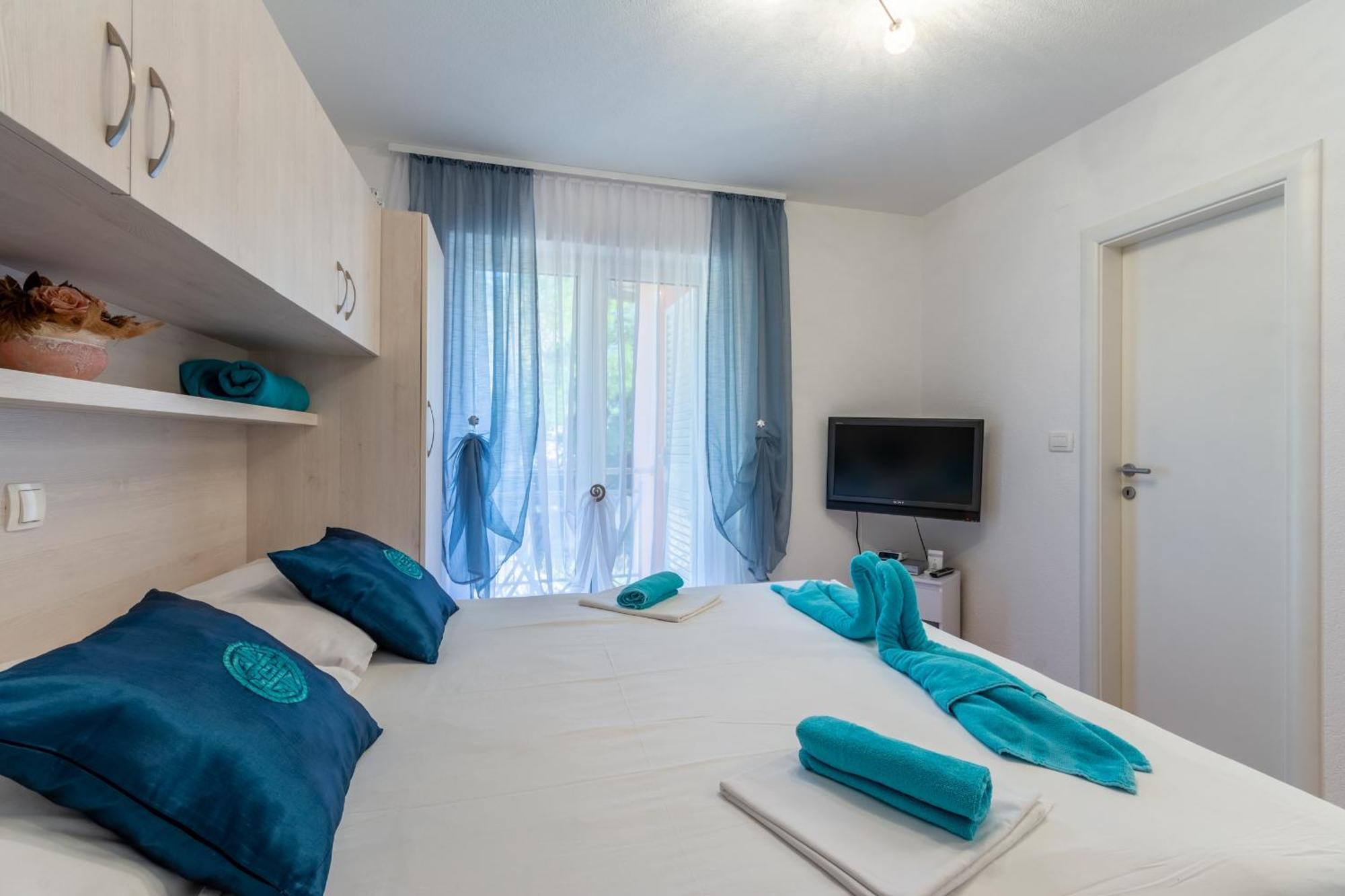Family Friendly Apartments With A Swimming Pool Stanici, Omis - 18676 Ruang foto